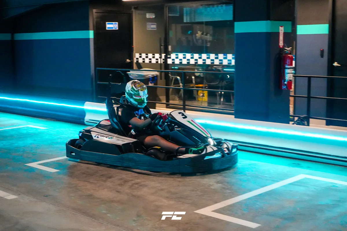Kart eléctrico acelerando en la recta de Kart21